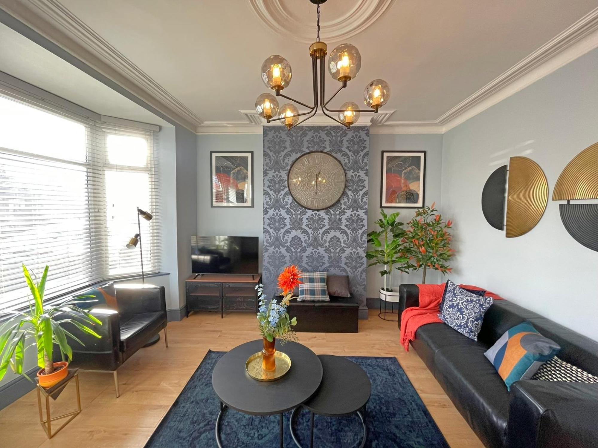Spacious 3-bedroom House With Parking Sheffield