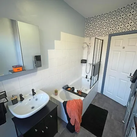 Spacious 3-Bedroom House With Parking Sheffield Exterior photo