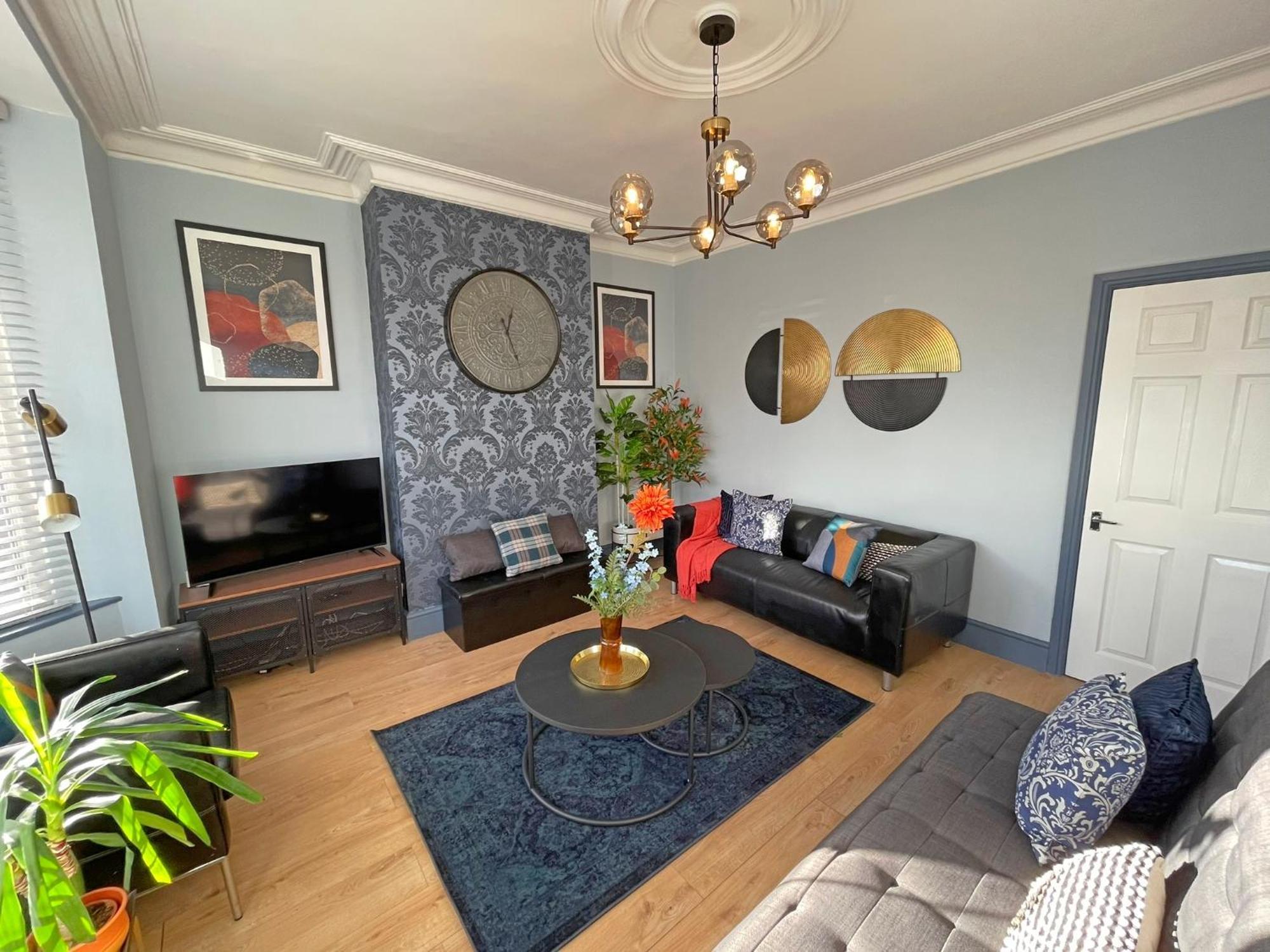 Spacious 3-bedroom House With Parking *