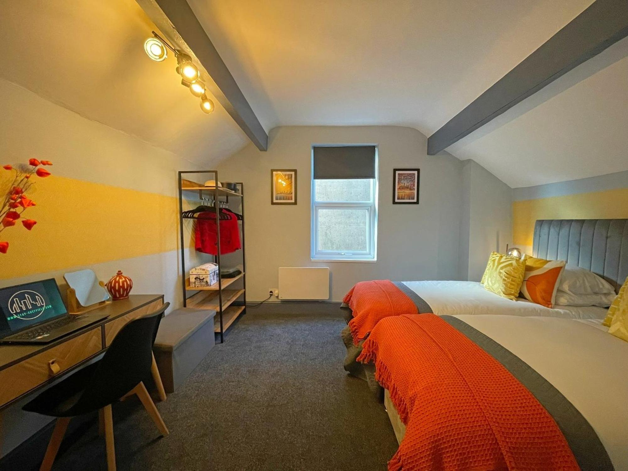 Holiday home Spacious 3-bedroom House With Parking